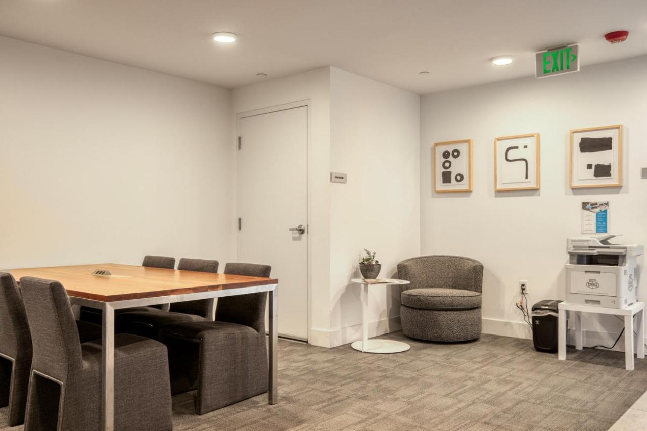 Brentwood 1br W Lounge Pool Gym Nr Ucla Lax-1060 *